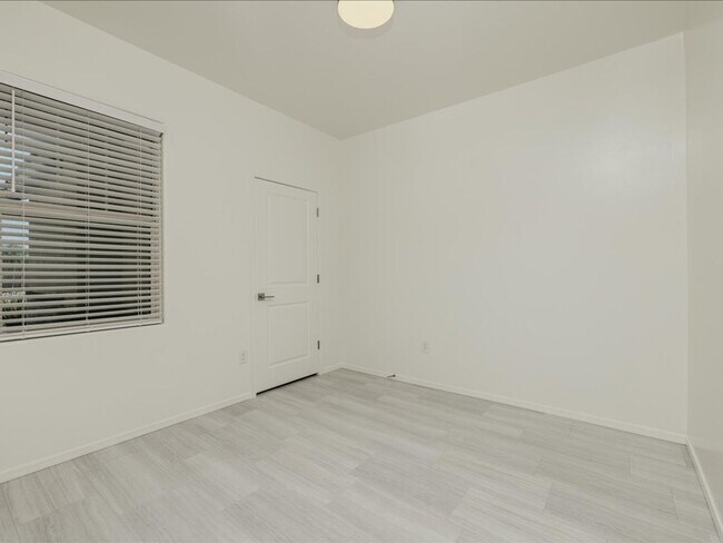 Building Photo - 3 Bedroom 2 Bathroom With Den      SOLAR PANELS! BRAND NEW FULL INTERIOR PAINT!! BRAND NEW EPOXY ...