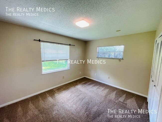 Building Photo - 637 Parkwood Ave