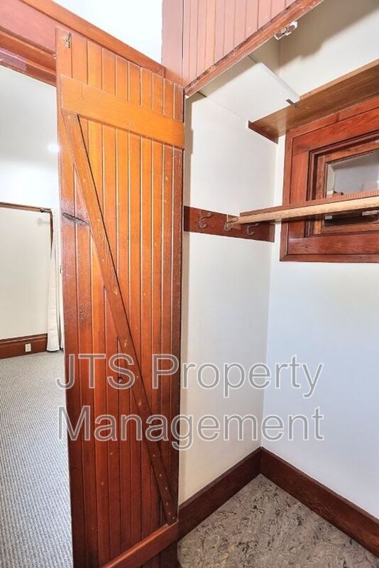 Building Photo - 1015 27th St