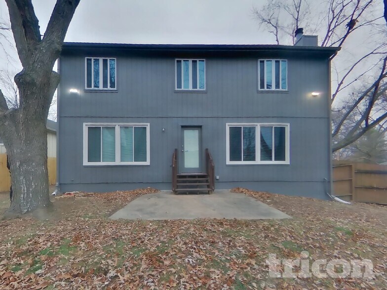 Building Photo - 1133 NE Banner Dr