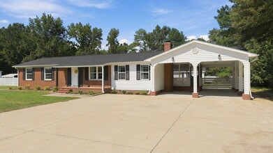 Building Photo - 695 Old Rte 22