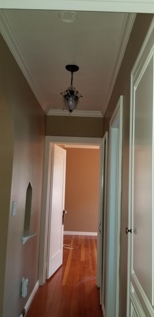 Building Photo - 320 S School St