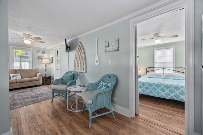Building Photo - 347 Seabreeze Dr