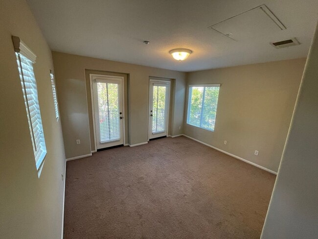 Building Photo - Beautiful Three Story Townhome In San Elijo Hills