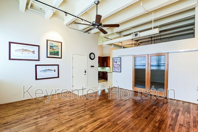 Building Photo - 705 Main St