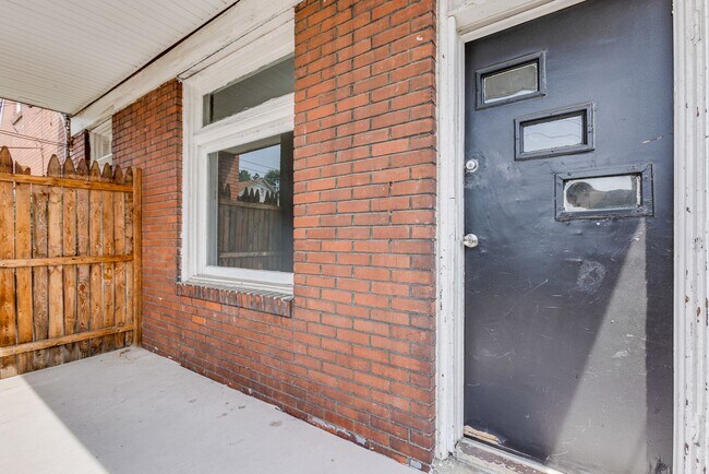 Building Photo - 275 Lelia St