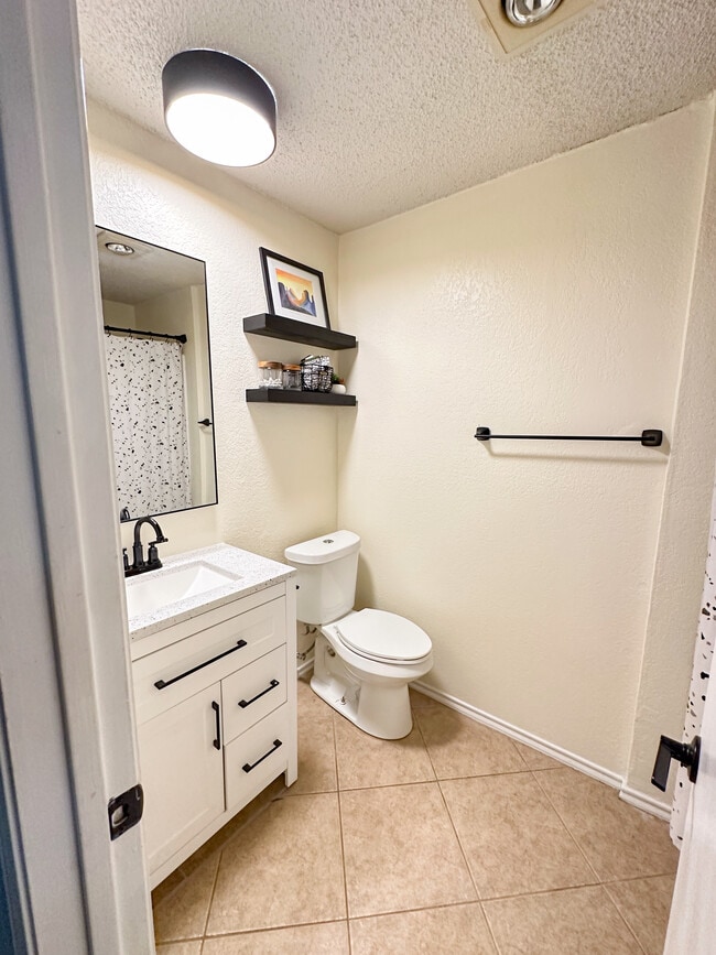 Building Photo - 3707 French Wood Dr