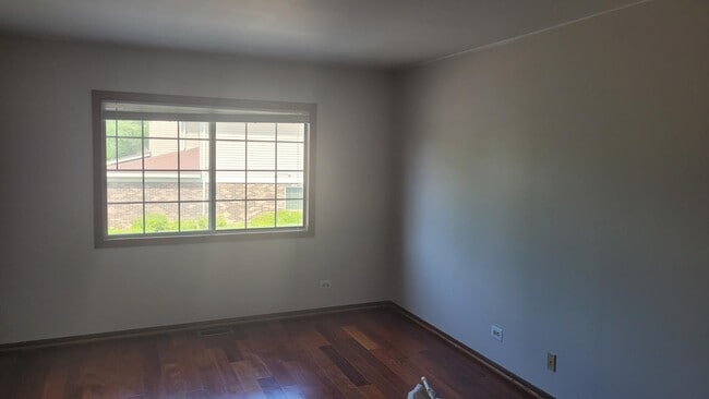 Building Photo - 1266 S Parkside Dr