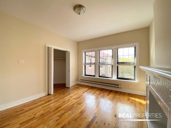 Building Photo - 2 bedroom in EVANSTON IL 60202