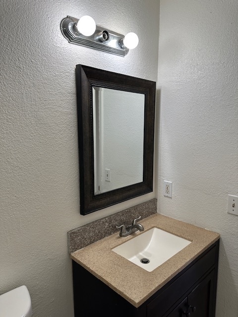 Building Photo - Modesto 2 Bedrooms 1 Bathroom Duplex