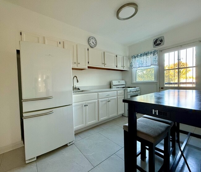 Building Photo - 5905 Loch Raven Blvd
