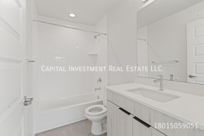 Building Photo - 1689 S W Temple St