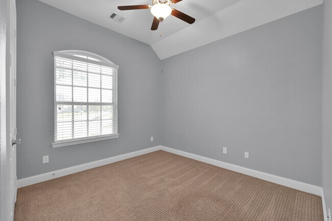 Building Photo - 21303 Hubbard Run Dr