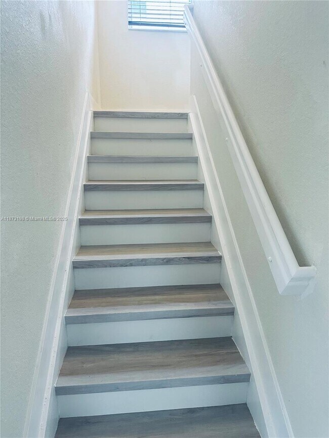 Building Photo - 3114 SE 3rd Dr