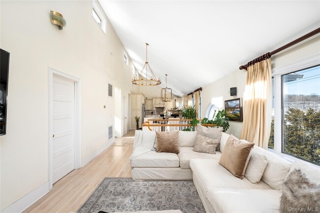 Building Photo - 850 S Lake Blvd