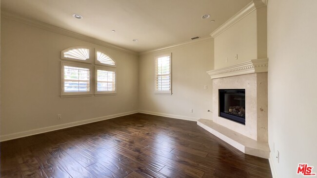 Building Photo - 1011 Green Ln