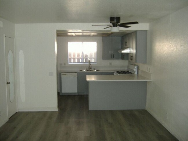 Building Photo - 28701 Calle Del Lago