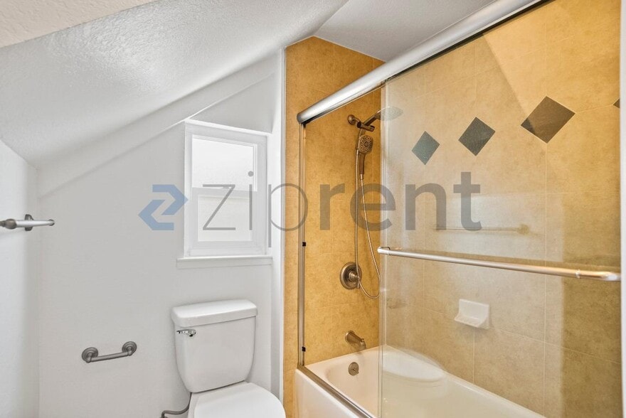 Building Photo - 1451 Main St