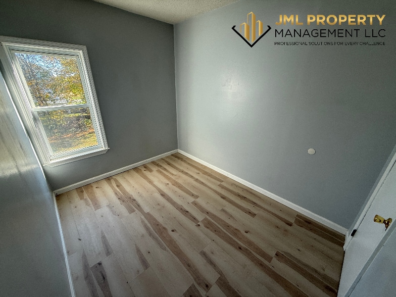 Building Photo - 86 Kilburn St