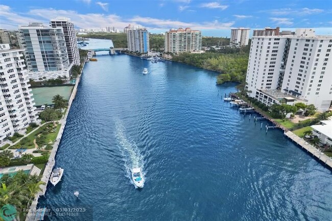 Building Photo - 715 Bayshore Dr