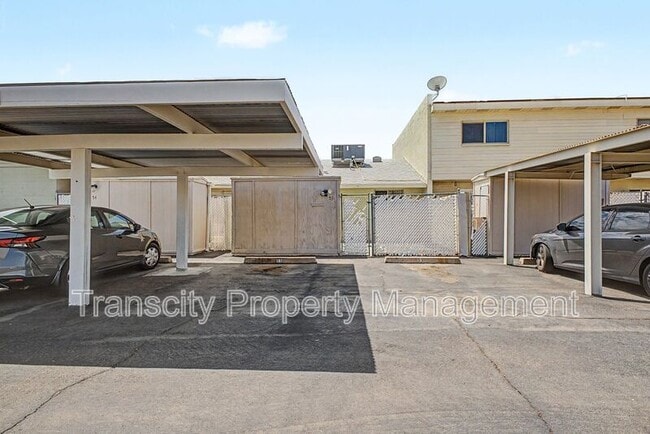 Building Photo - 225 N Standage