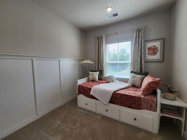 Building Photo - 3 Story Townhome near Concord Mills