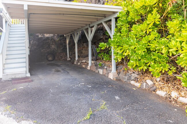 Building Photo - 3 Bedroom/1.5 Bath Home in Kahala w beauti...