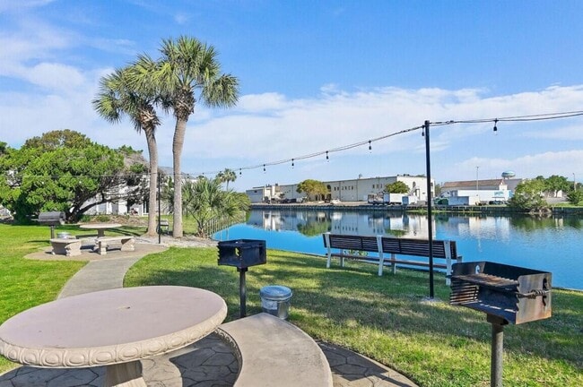 Building Photo - 900 Gulf Shore Dr