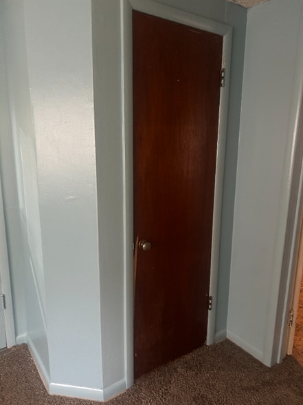 Building Photo - 626 SW Medford Ave