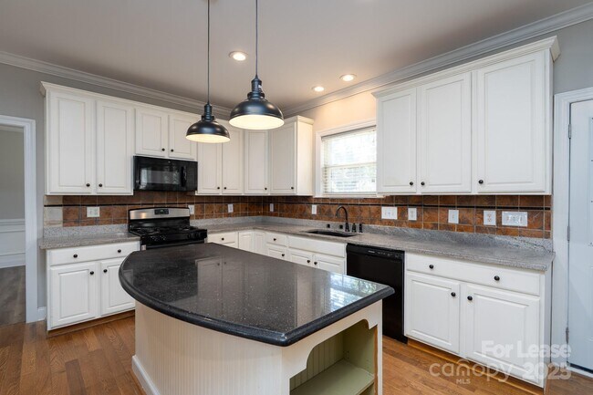 Building Photo - 604 Queenswater Ln