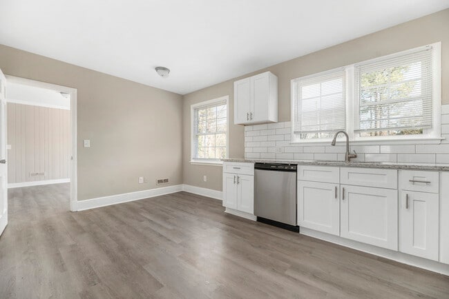 Building Photo - 804 Townsend Ave