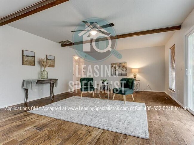 Building Photo - Stunning Yukon 3 Bed 2 Bath Home Available...