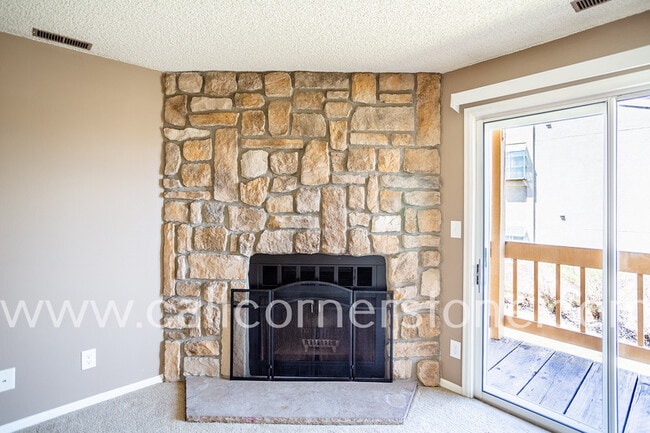 Building Photo - 850 Tenderfoot Hill Rd