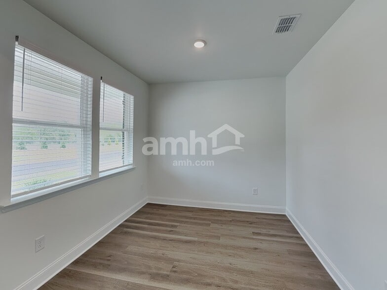 Building Photo - 945 Carnelian Ln