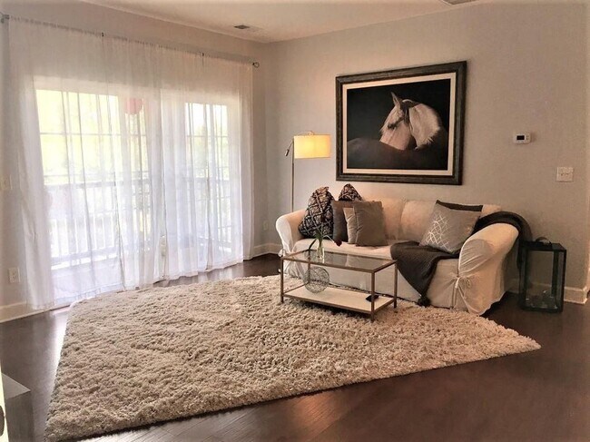 Building Photo - 8231 Lenox Creekside Dr