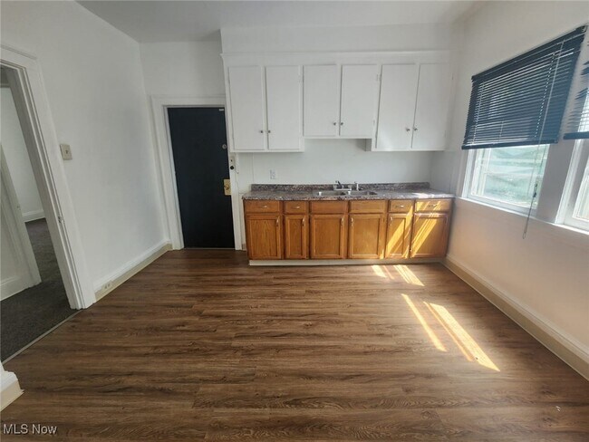 Building Photo - 3247 E Overlook Rd
