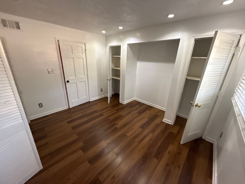 Building Photo - Room in House on Pleasant Hill Rd