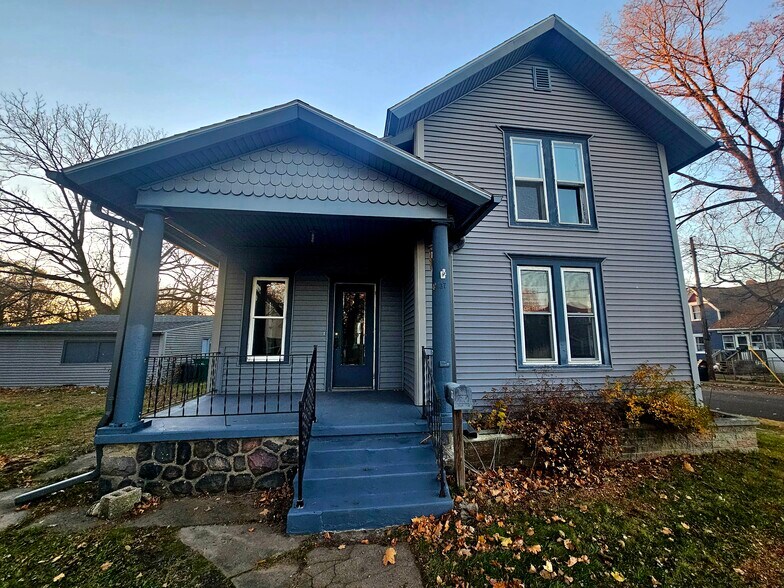 Building Photo - 37 Convis St