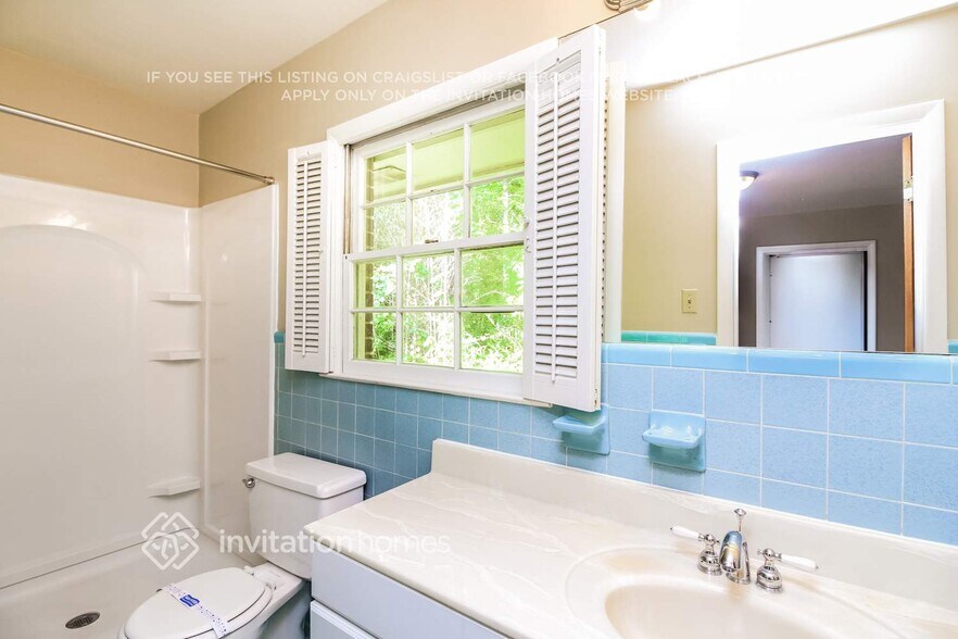 Building Photo - 1599 Knob Hill Dr NE
