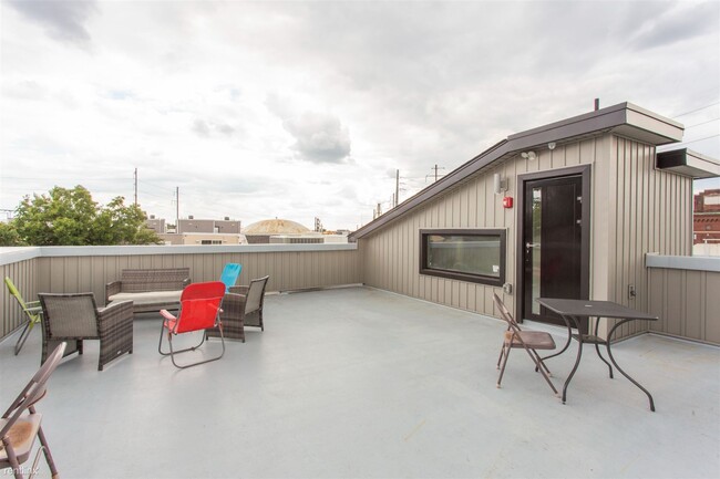 Building Photo - 1 br, 1 bath 4plex - 2545-47 MONTROSE ST U...