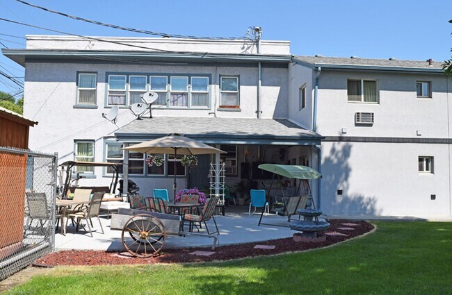 Building Photo - Furnished Efficiency Near Hospitals and Downtown