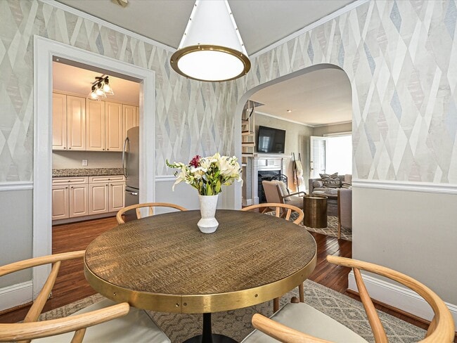 Building Photo - 2331 Chesterfield Ave