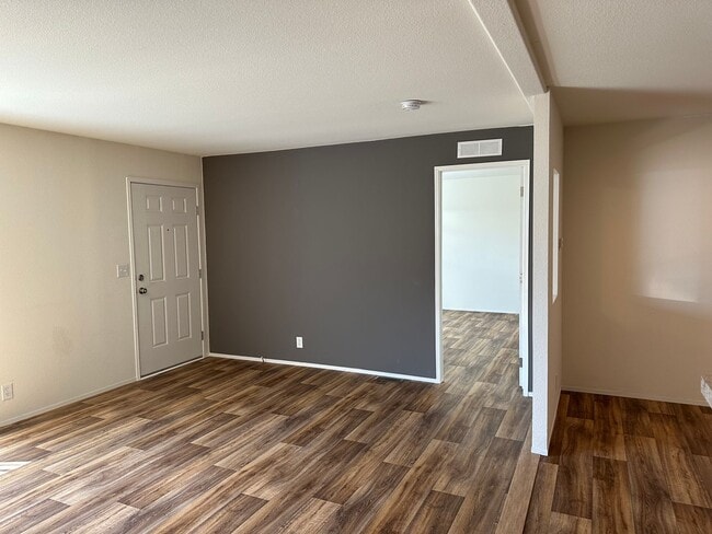 Building Photo - Newer 3 bedroom 2 bathroom house in Thurston!