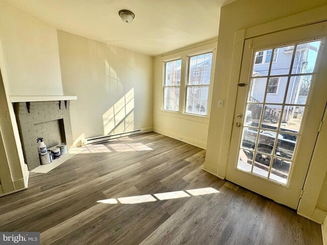 Building Photo - 210 Pear St