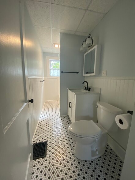 Building Photo - 71 Arsenal St