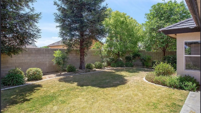 Building Photo - 5 Bedroom/3 Bath Home with Paid Solar System - $3395 Per month!