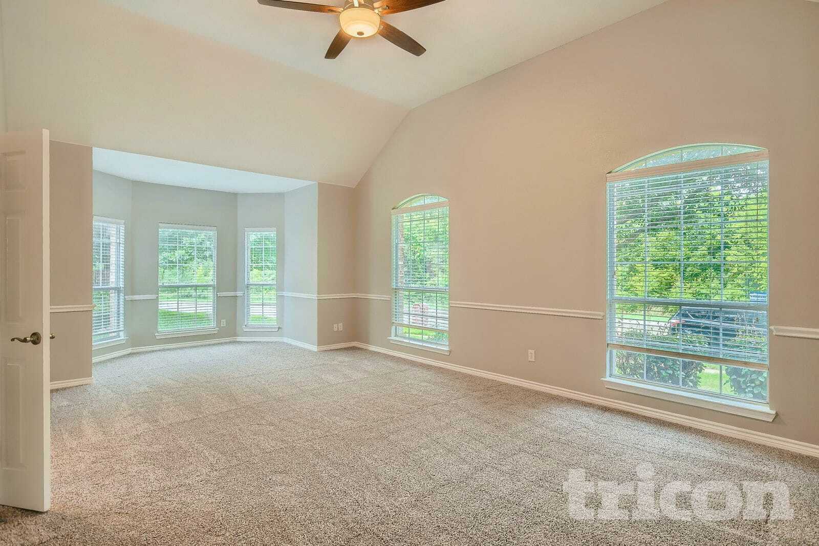 Building Photo - 2710 Hawthorne Dr