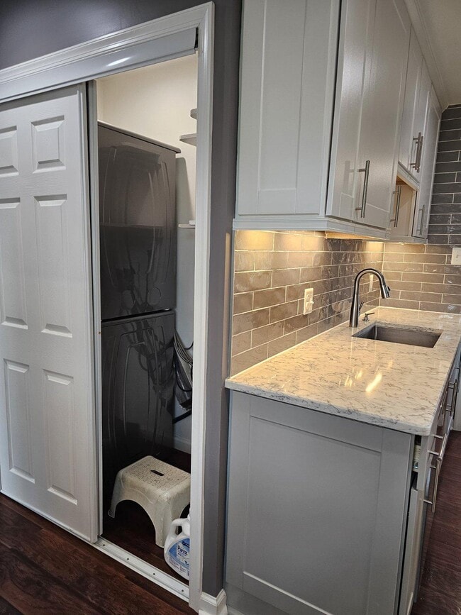 Building Photo - 4226 Embassy Dr