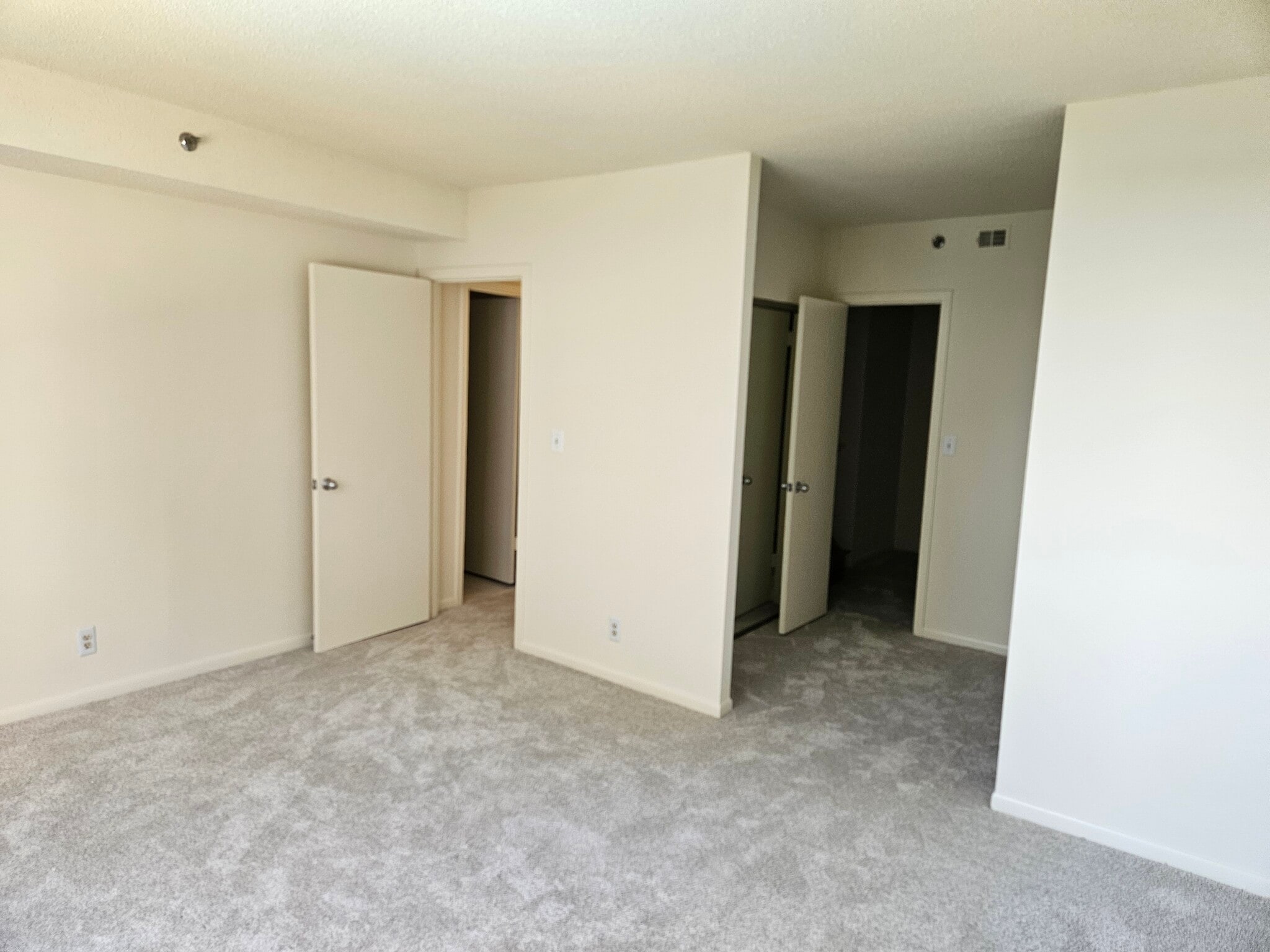 Master Bedroom - 5505 Seminary Rd