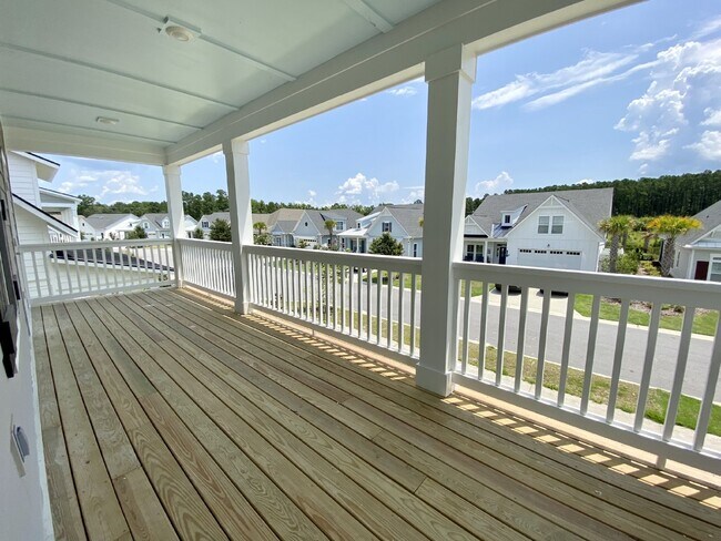 Building Photo - Luxury Living in Hampton Lake!